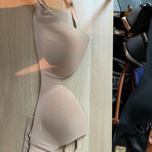 Victoria secret t shirt lightly lined bra, 36D